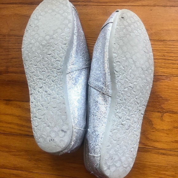 TOMS women’s slip on it’s glitter Silver Sparkly color - Picture 6 of 6